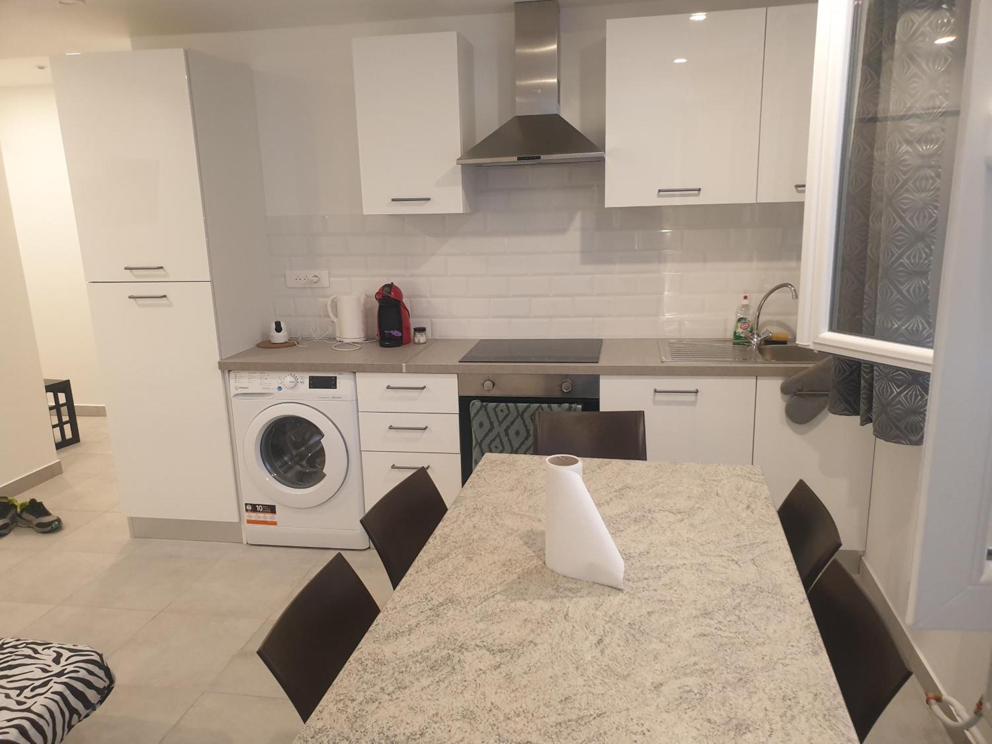 Appartements Renove 2023 Proche Aeroport 5Min, Gare Sncf 2 Min, Tramway Au Pied De L'Immeuble , Parking Possible, Renovated Apartments 2023 Near The Airport 5 Min, Train Station 2 Min, Tram Next To The Building 1 Min, Parking Possible Ница Стая снимка