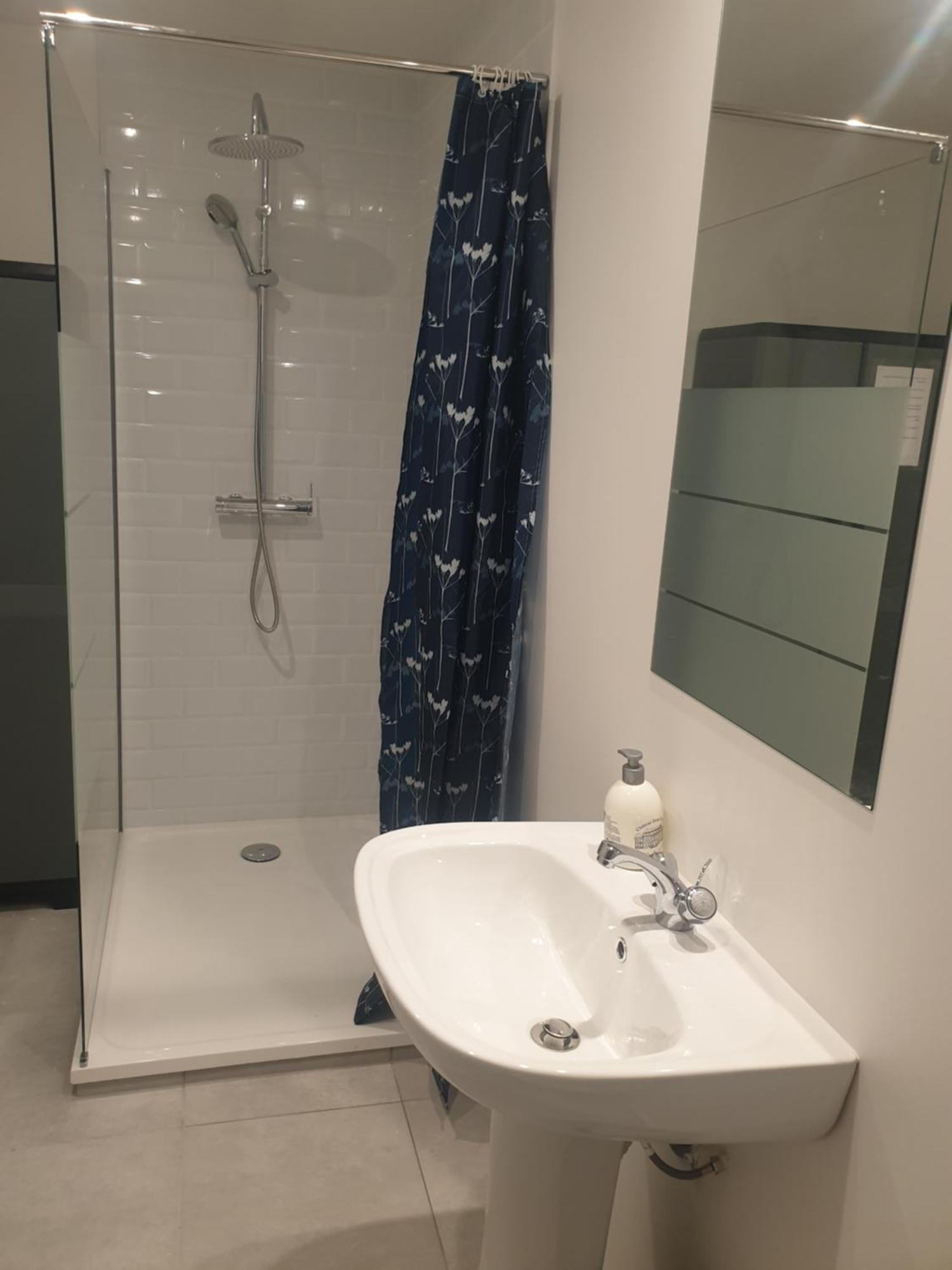 Appartements Renove 2023 Proche Aeroport 5Min, Gare Sncf 2 Min, Tramway Au Pied De L'Immeuble , Parking Possible, Renovated Apartments 2023 Near The Airport 5 Min, Train Station 2 Min, Tram Next To The Building 1 Min, Parking Possible Ница Стая снимка