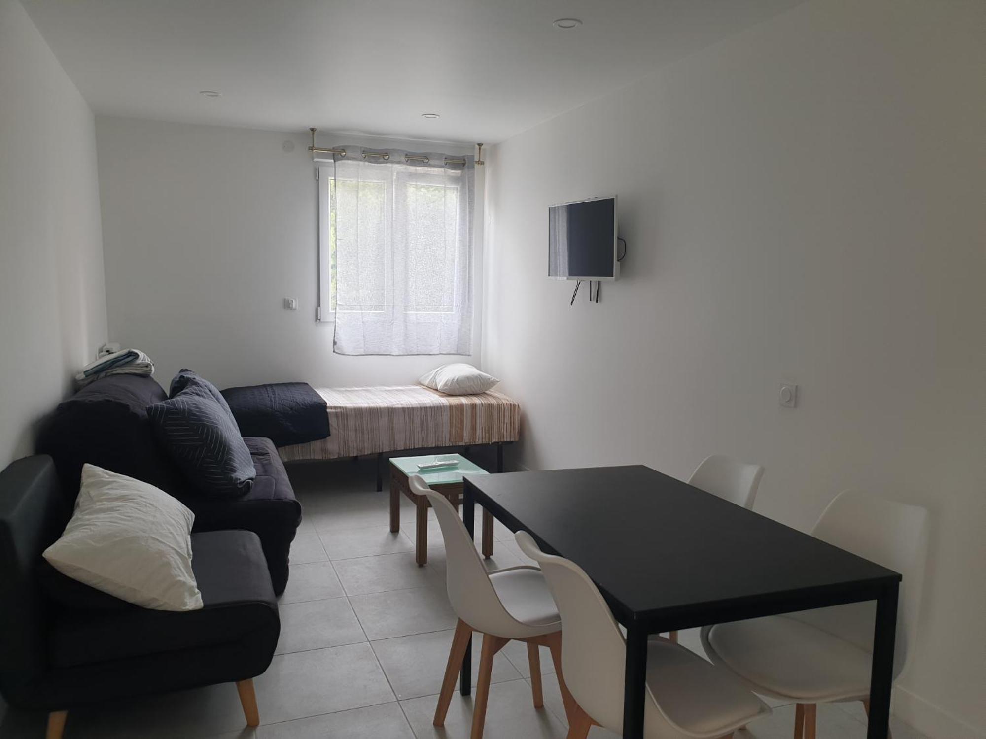 Appartements Renove 2023 Proche Aeroport 5Min, Gare Sncf 2 Min, Tramway Au Pied De L'Immeuble , Parking Possible, Renovated Apartments 2023 Near The Airport 5 Min, Train Station 2 Min, Tram Next To The Building 1 Min, Parking Possible Ница Стая снимка