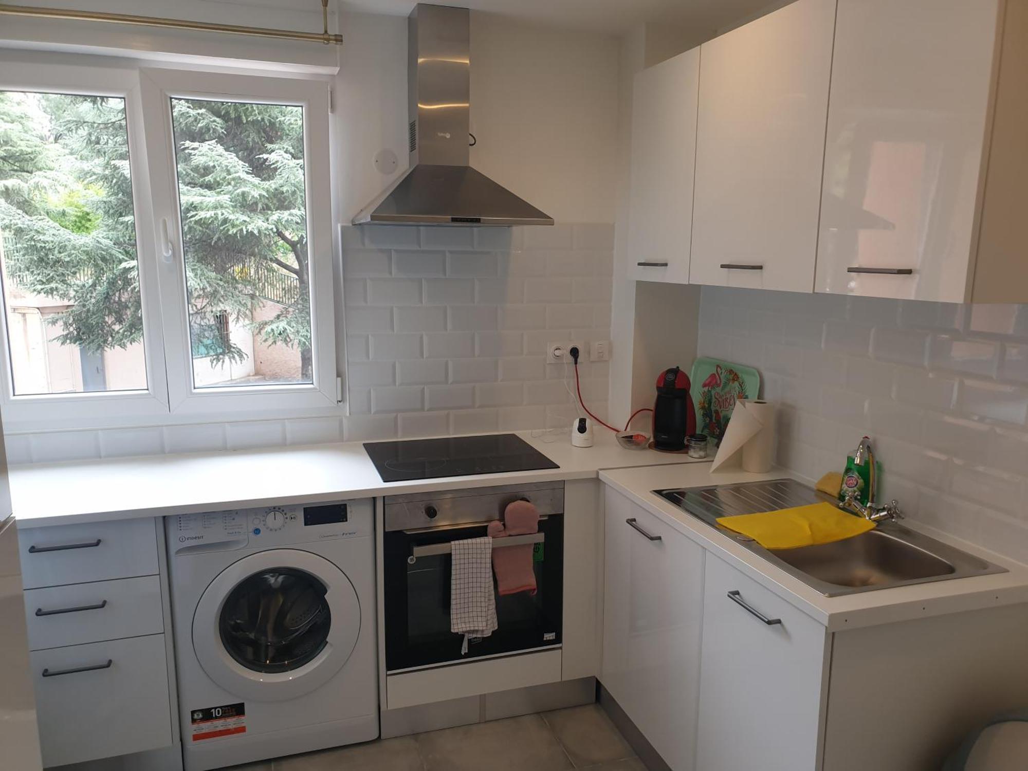 Appartements Renove 2023 Proche Aeroport 5Min, Gare Sncf 2 Min, Tramway Au Pied De L'Immeuble , Parking Possible, Renovated Apartments 2023 Near The Airport 5 Min, Train Station 2 Min, Tram Next To The Building 1 Min, Parking Possible Ница Стая снимка